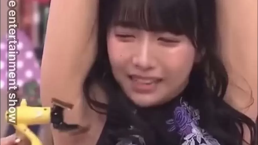 我想看挠胳肢窝