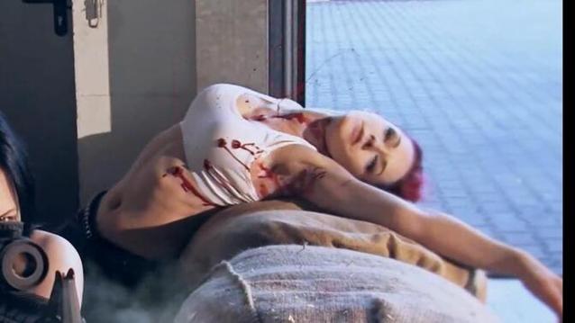 一群美女枪战香消玉殒手机在线观看