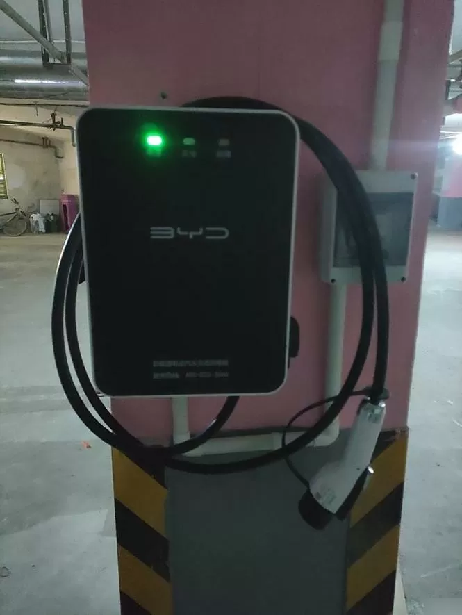 比亚迪充电桩绿灯一直亮