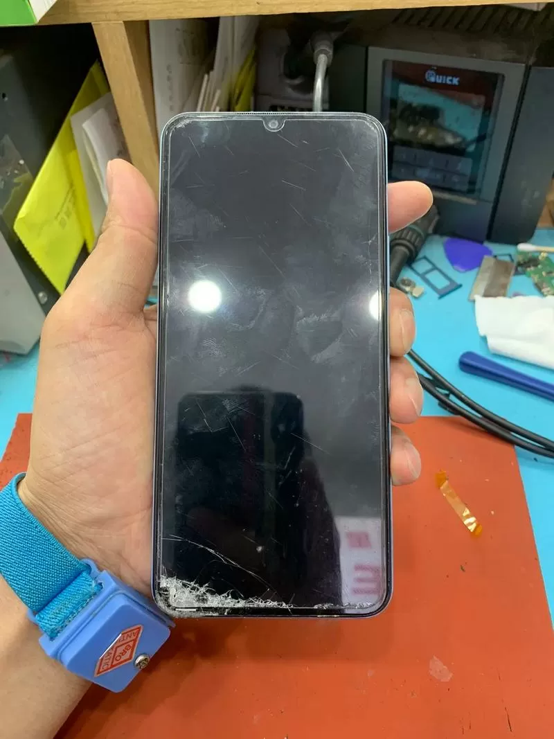 vivo手机屏幕碎了修要多少钱