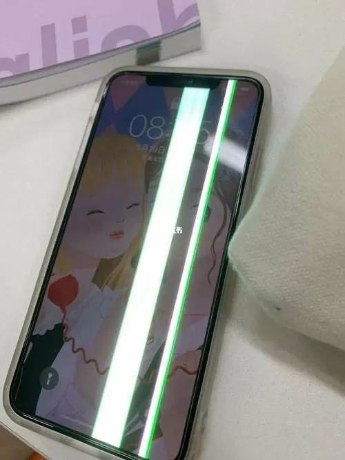 手机屏幕摔成彩色条纹