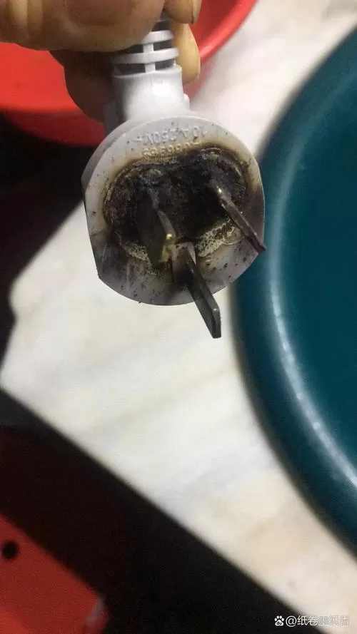 插头有点烧焦还能用吗