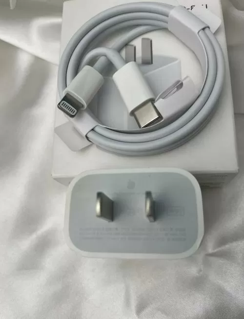 苹果充电器一直插在电源上可以吗