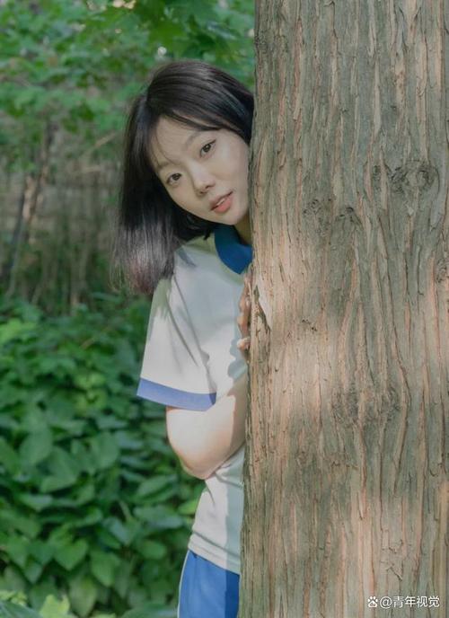 情窦初开的少女的视频素材