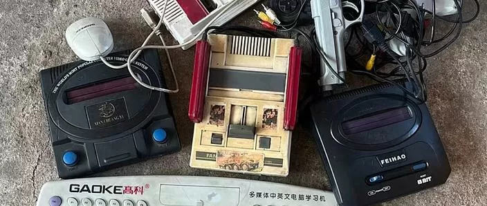 小霸王游戏机一插卡就黑屏了