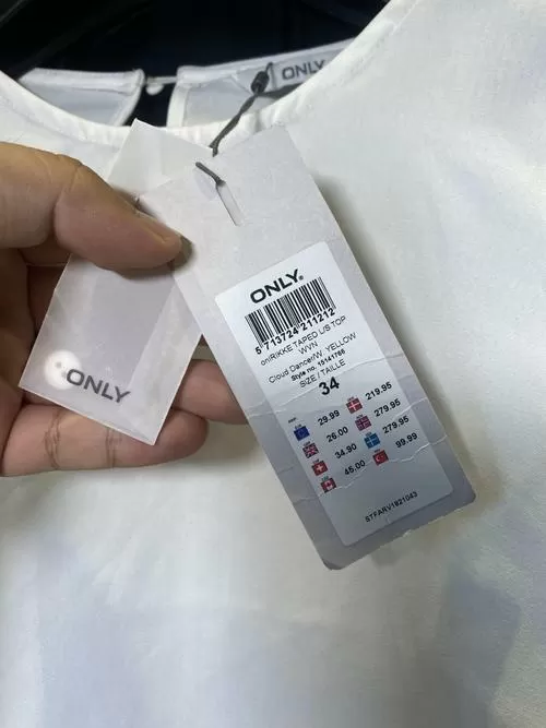 only旗舰店买的标签是绫致