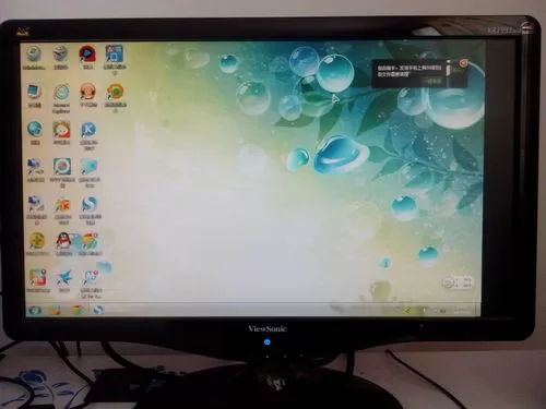 win10电脑屏幕变小了 两边出现黑屏