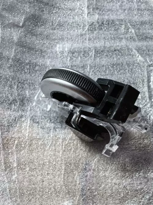 g502滚轮怎么调紧一点