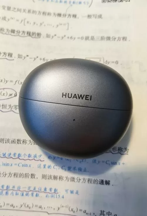 华为耳机第一次充电充多久