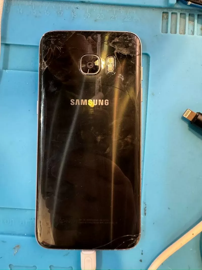 三星s7edge后盖碎了