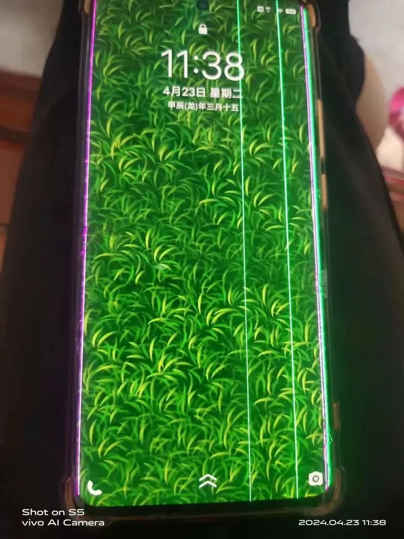 手机屏出现绿色竖线