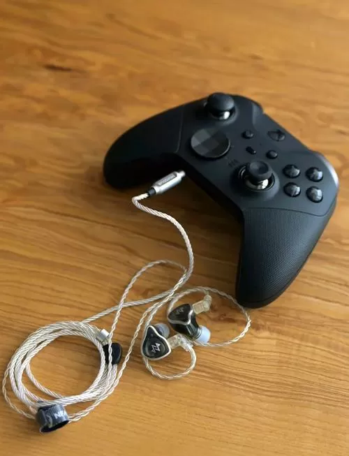 xbox手柄耳机孔怎么用