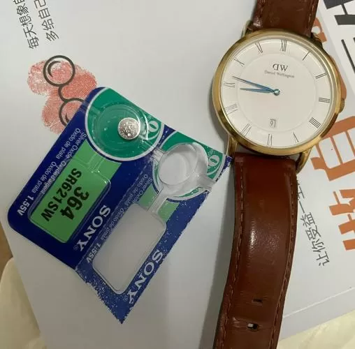 dw手表换电池后盖盖不上