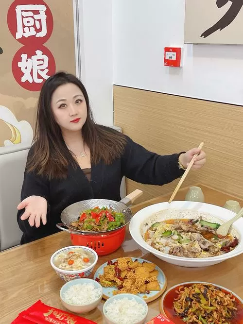陈一娜吃饭