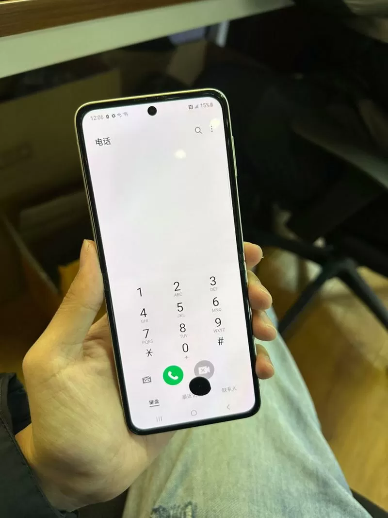 手机屏幕有黑点会扩散吗