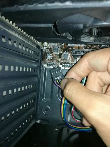 主板audio线插不到底