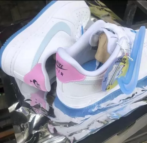 nike黑科技鞋变色