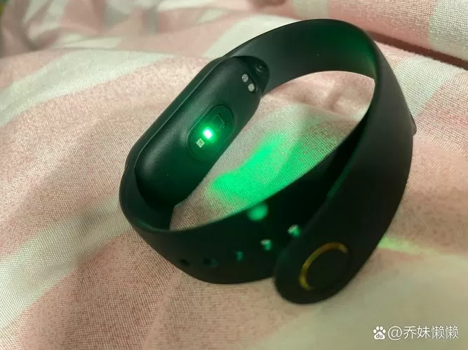 小米手环突然亮绿灯