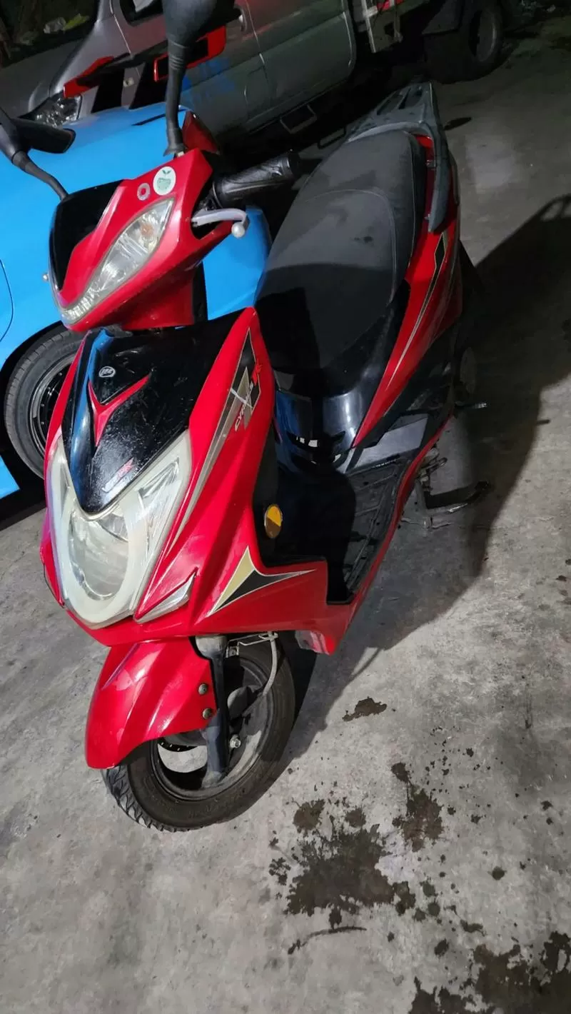 力帆踏板摩托车