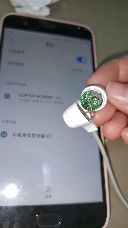蓝牙耳机的电池在哪里