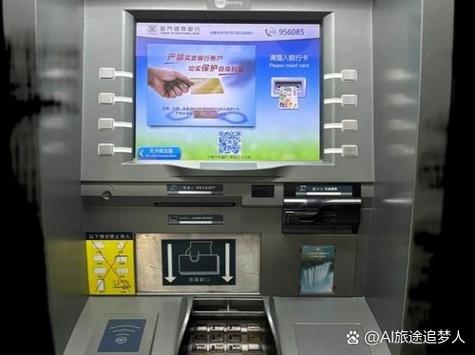 用现金往别人卡里存钱需要密码吗