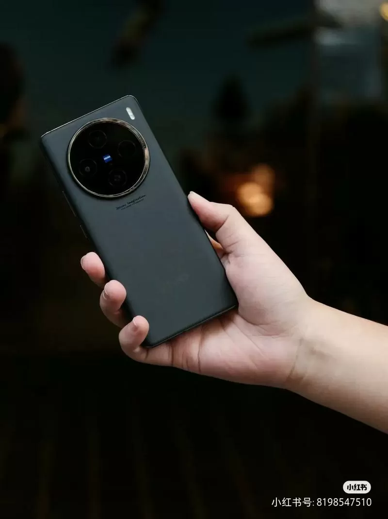 vivo手机背景颜色怎么变成黑色了