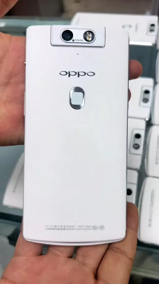 oppo手机有一款摄像头可以翻上去