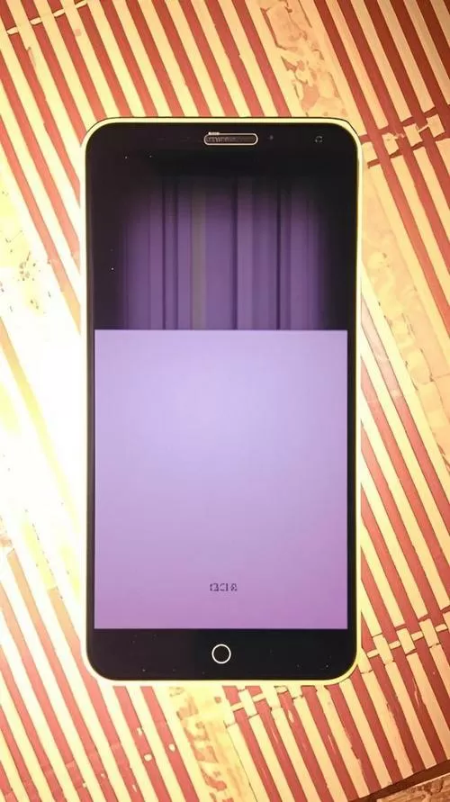 手机屏幕出现一条紫色的线