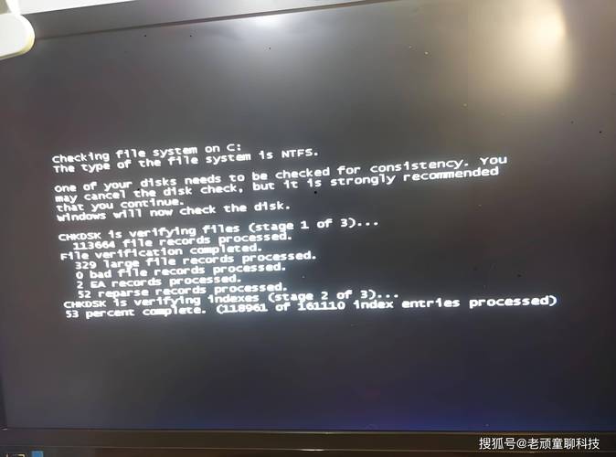电脑开机后显示器灯亮但是黑屏