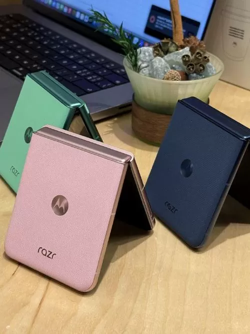 摩托罗拉razr60语音唤醒
