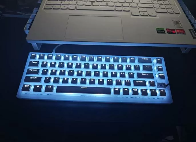 机械键盘调灯光