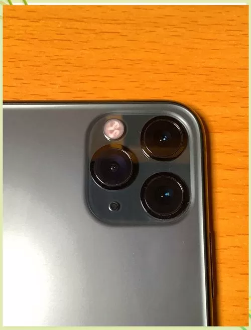 手机3个摄像头挡两个还能看见