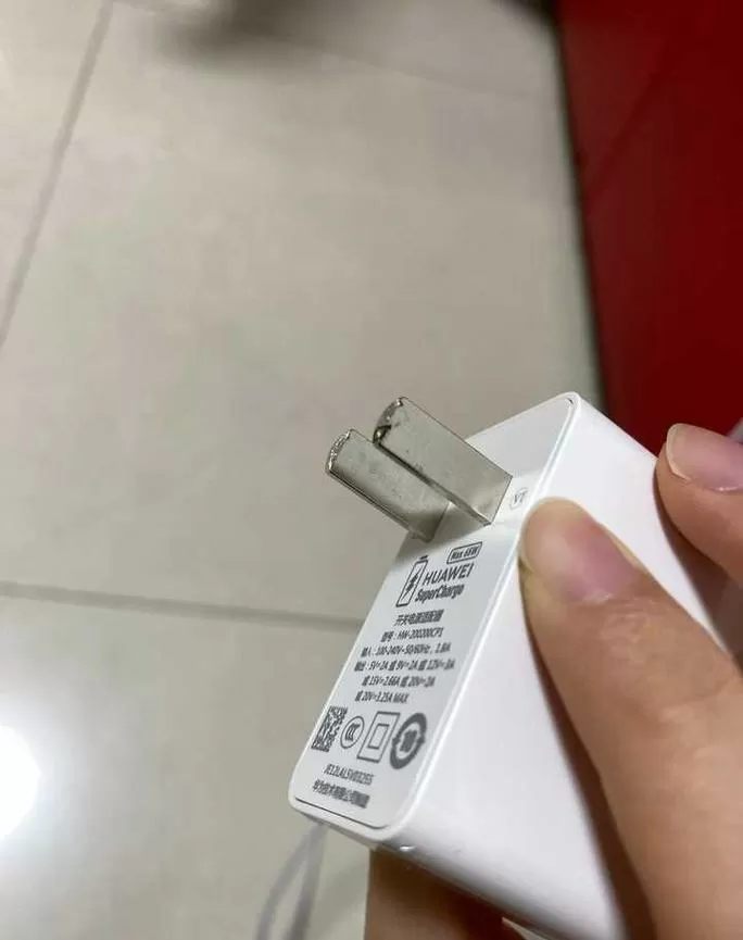 充电头铁片烧焦了一点还能用吗