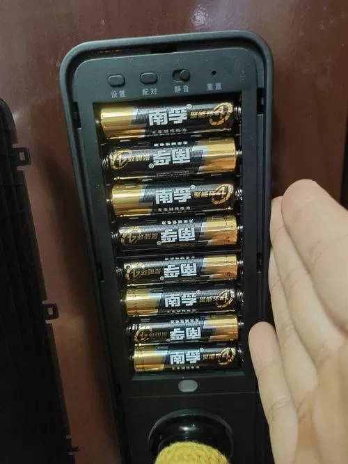 小米智能门锁电池可以用南孚吗