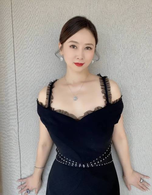 真午夜露出的女子
