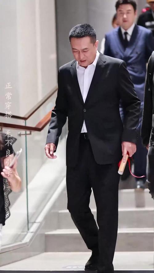 抖音张嘉译走路表