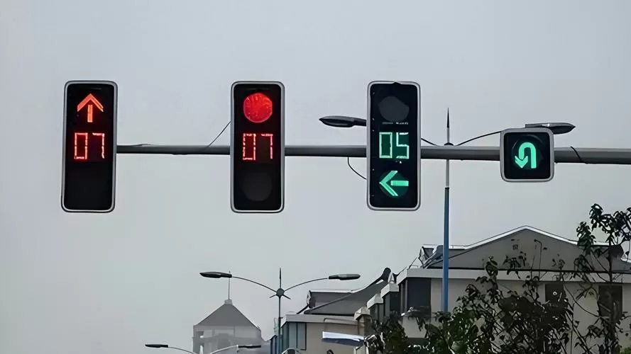 不读秒的红绿灯没刹住