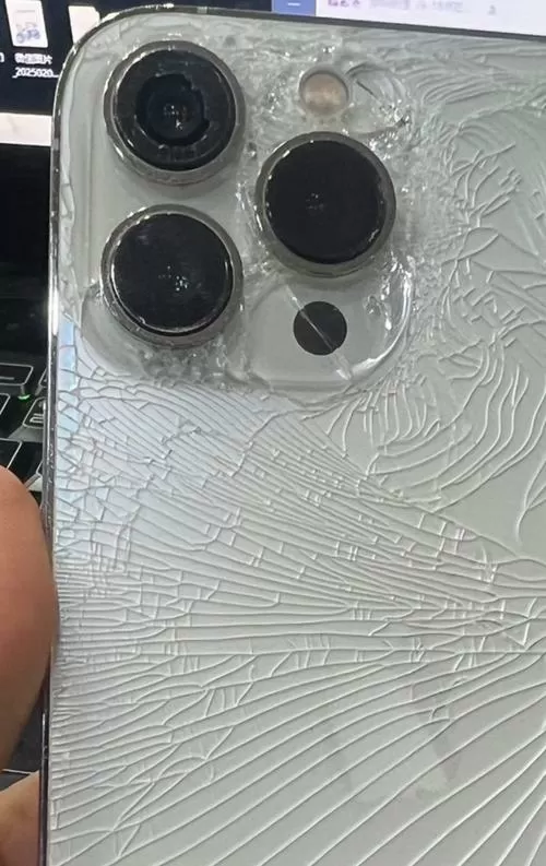 手机后摄像头玻璃碎了怎么换截图