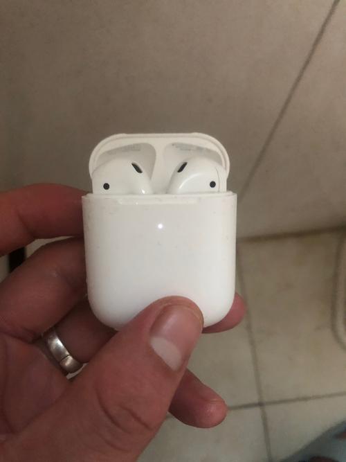 苹果耳机白色灯一闪一闪