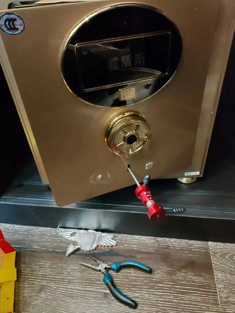 威盾斯应急钥匙孔在哪