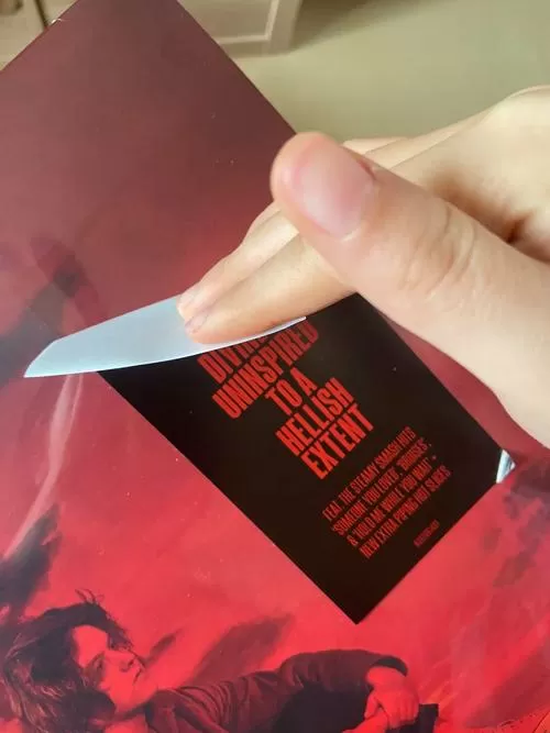 壁纸撕下来墙上残留的纸怎么办