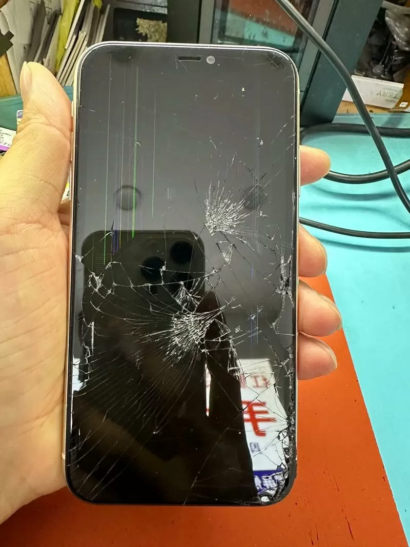 屏幕摔碎了修复多少钱