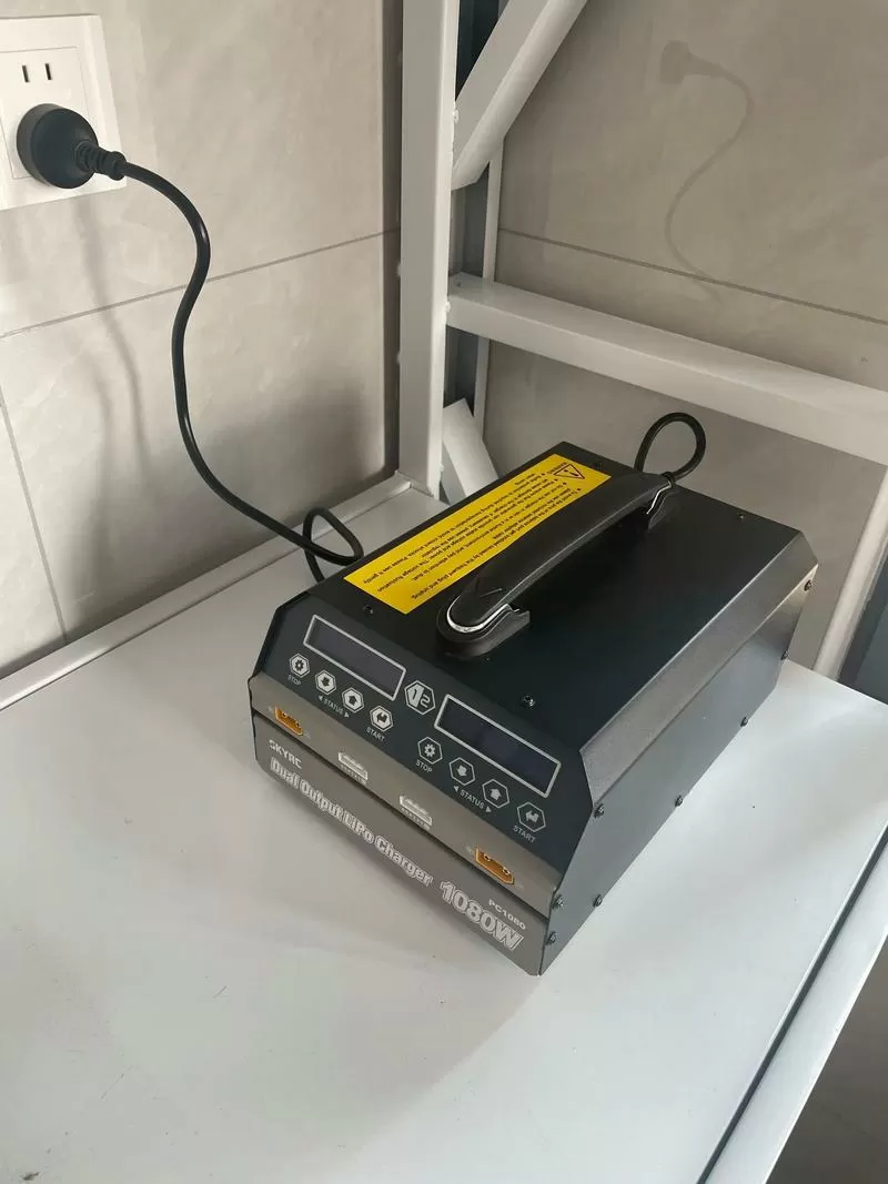 小型无人机如何充电