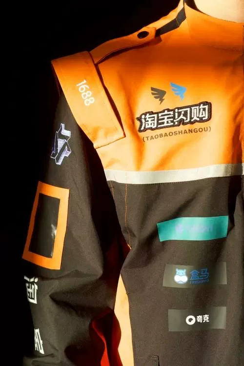 外卖衣服要自己买吗