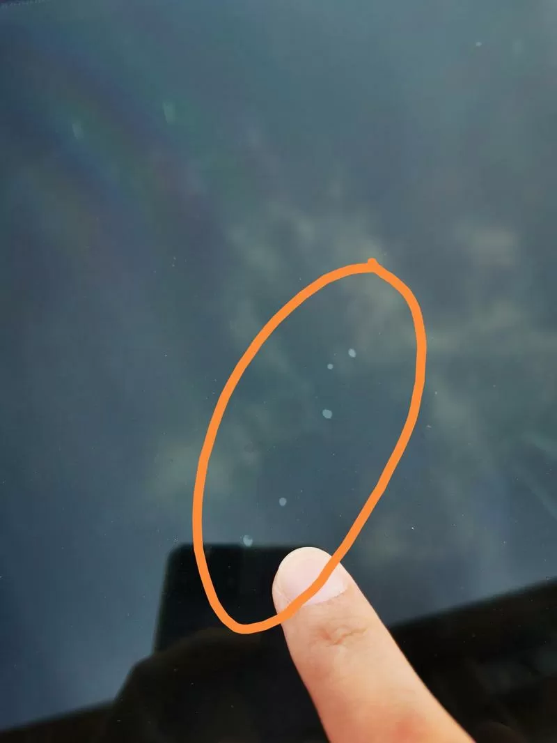手机膜边缘有气泡