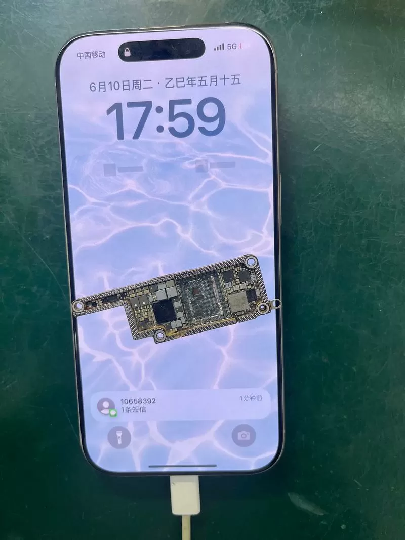 手机屏摔碎了开不开机还能修吗