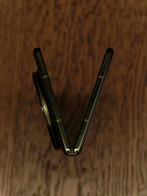 vivo手机送话器在哪个位置