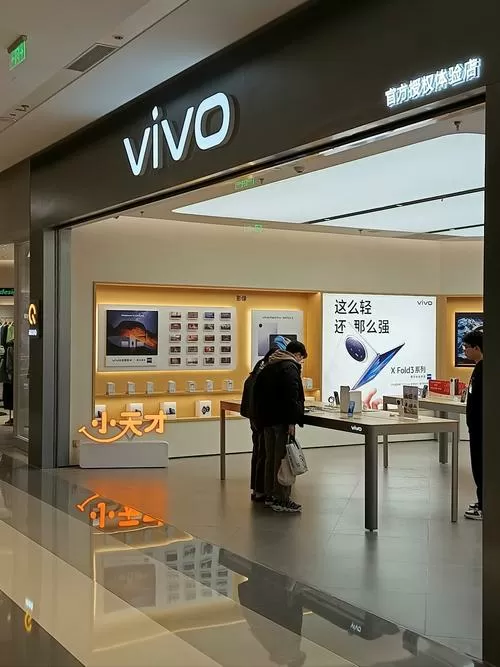 vivo手机放卡的地方在哪里