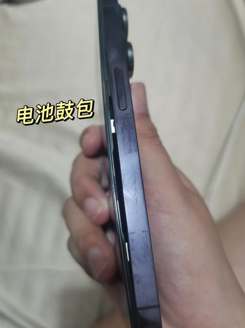 手机电池鼓包还能继续用吗