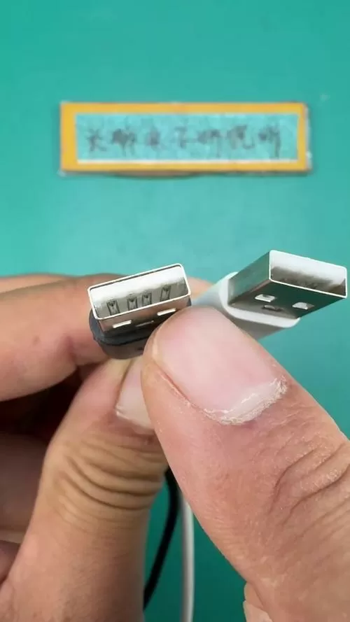 手机充电器两根线正负怎么分